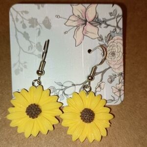 NEW Cute stylish bright yellow sunflower dangle Summer earrings (#019)